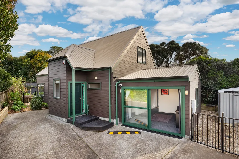 Photos of 8 Higgs Road