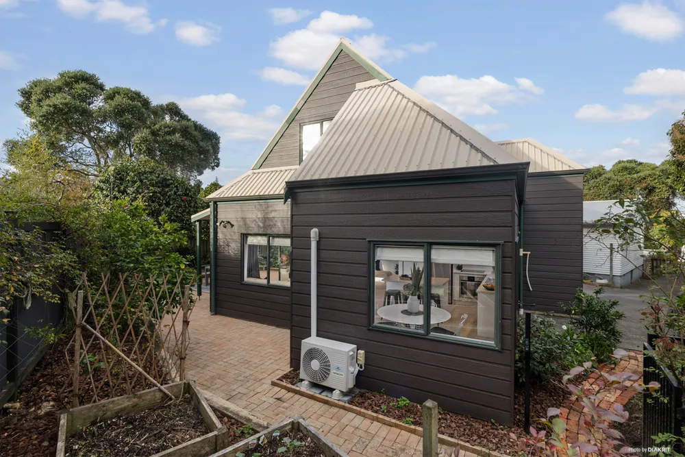 Photos of 8 Higgs Road