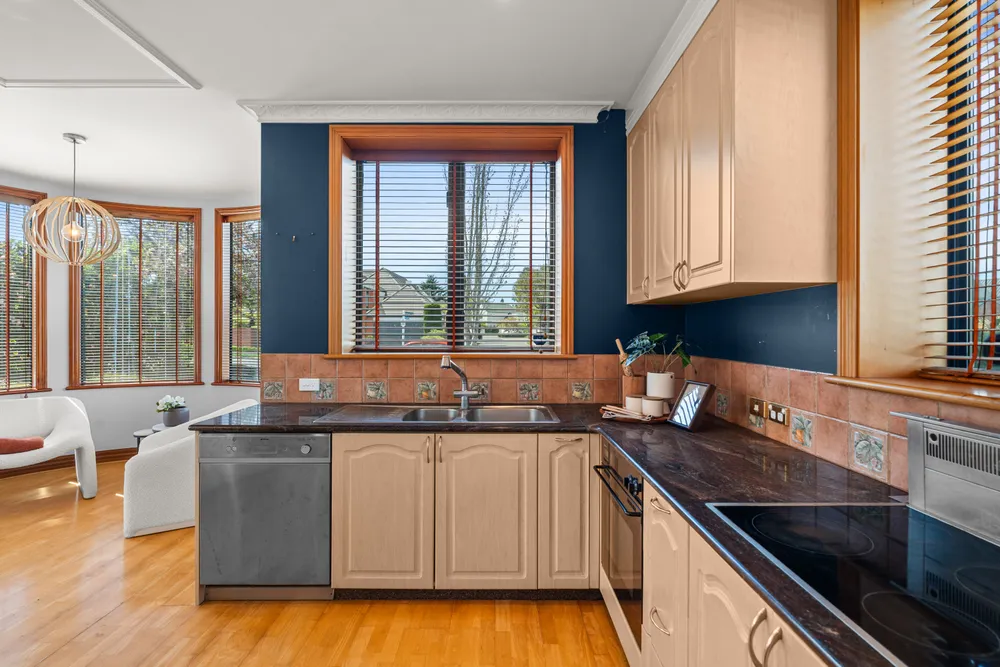 Photos of 15 Chateau Drive