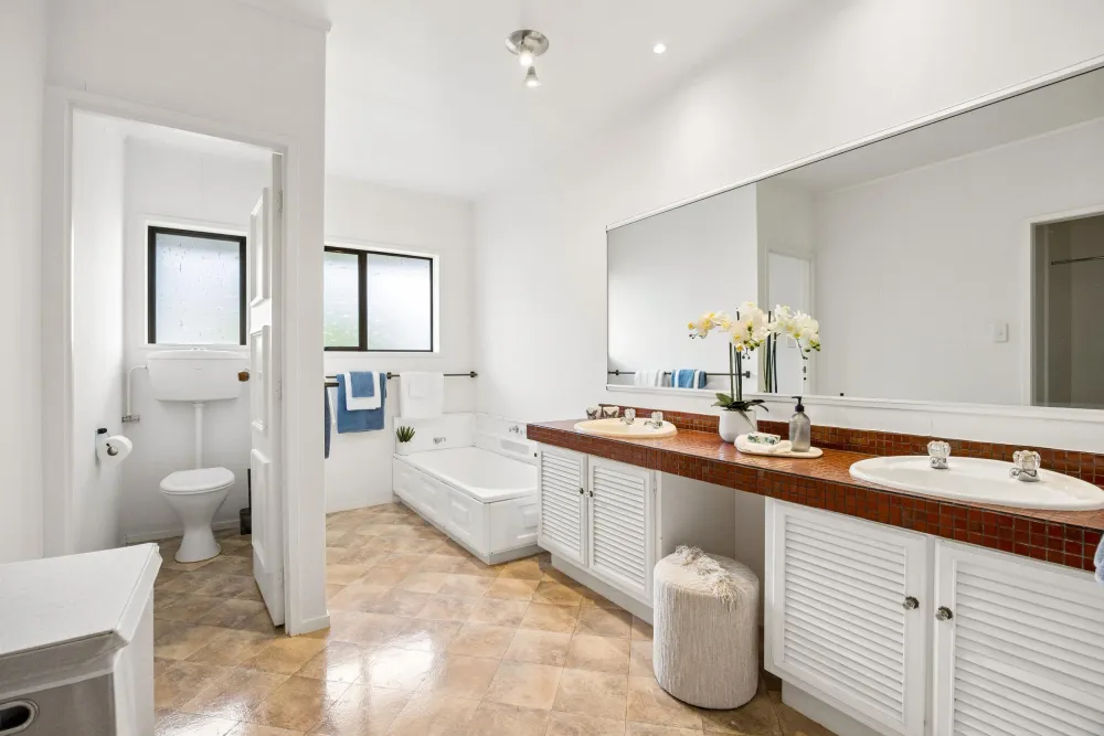 Photos of 28 Colchester Avenue