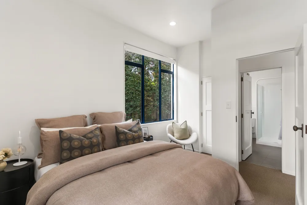 Photos of 31A Godden Crescent