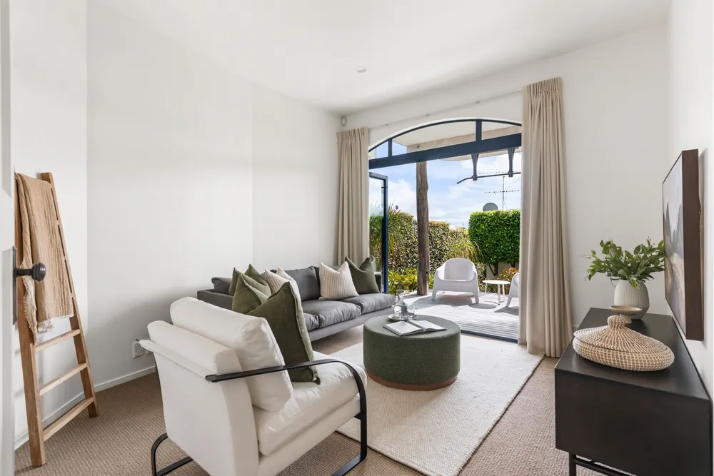 Photos of 31A Godden Crescent