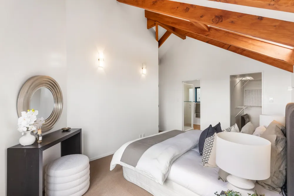 Photos of 31A Godden Crescent