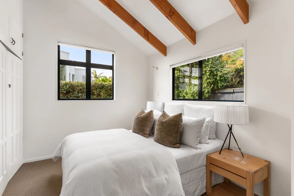 Photos of 31A Godden Crescent