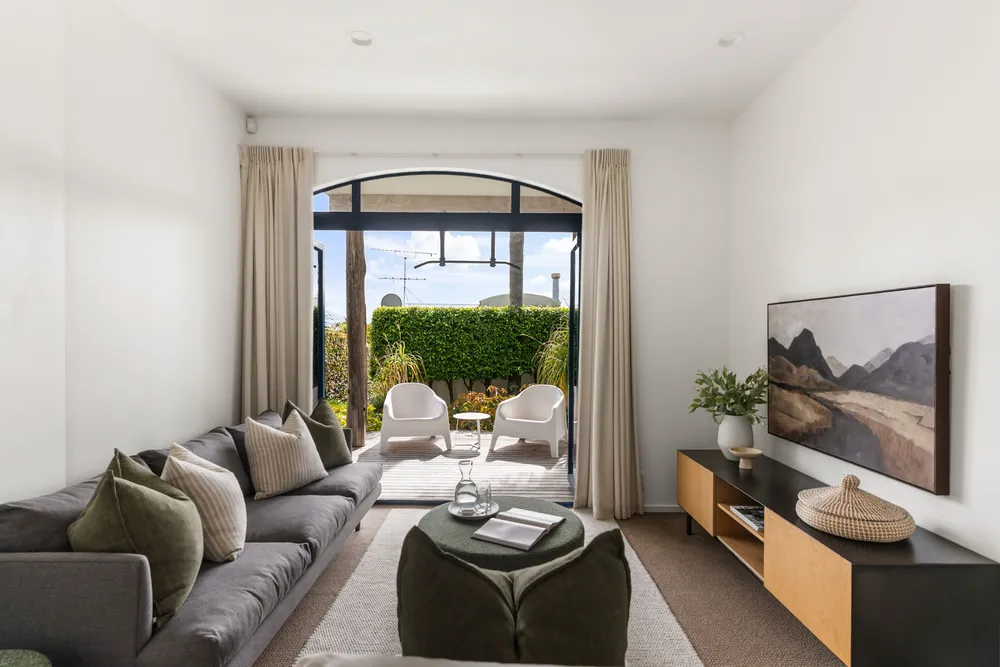 Photos of 31A Godden Crescent