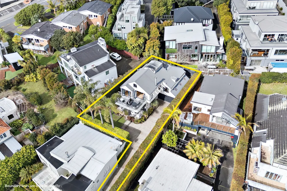 Photos of 31A Godden Crescent