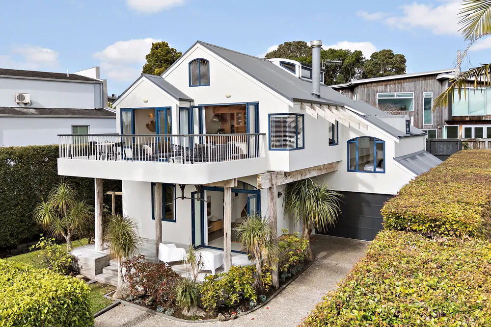 Photos of 31A Godden Crescent