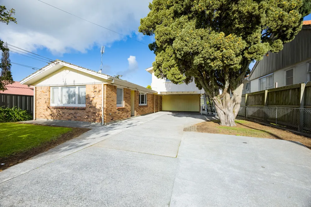 Photos of 16 Beatty Street