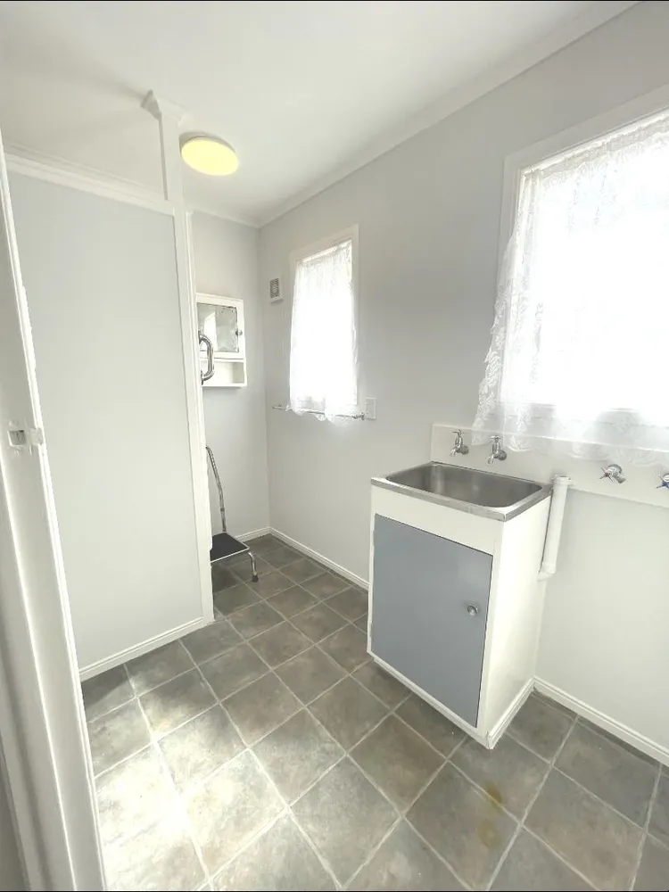 Photos of 16 Beatty Street