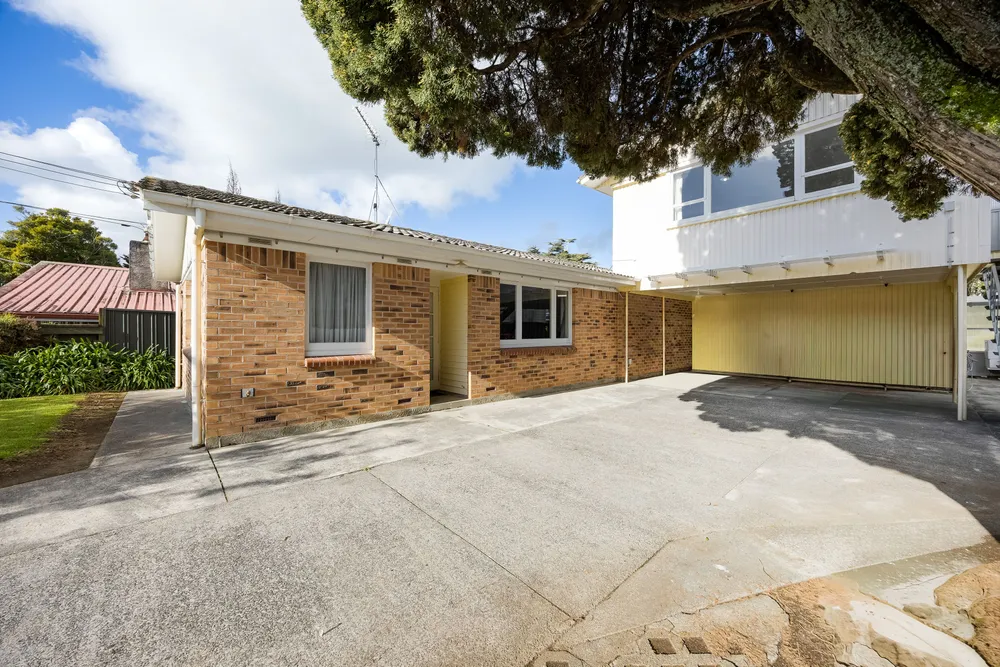 Photos of 16 Beatty Street