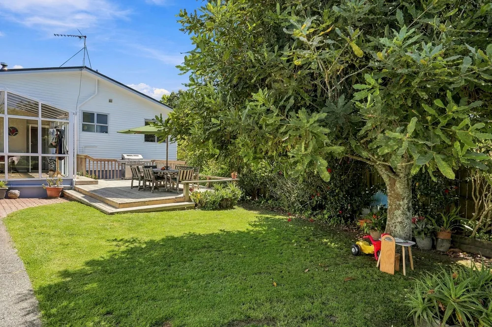 Photos of 46 Kia Ora Road
