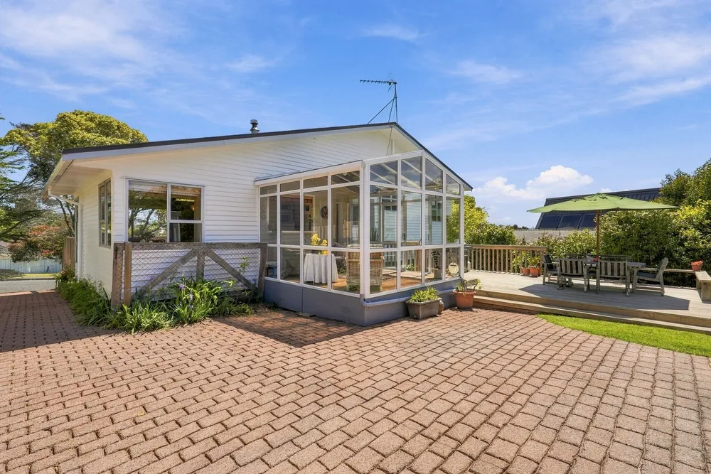 Photos of 46 Kia Ora Road