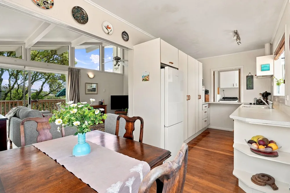 Photos of 46 Kia Ora Road