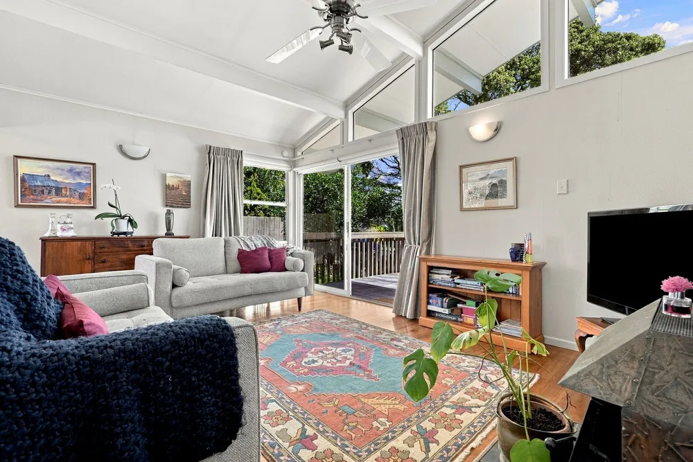 Photos of 46 Kia Ora Road