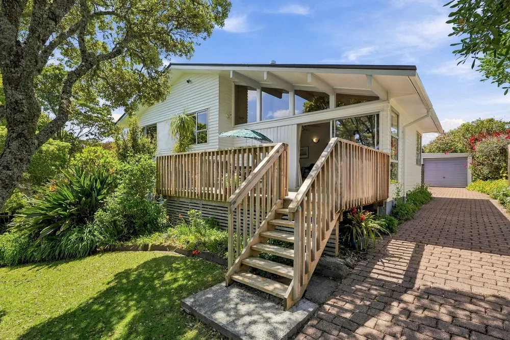 Photos of 46 Kia Ora Road