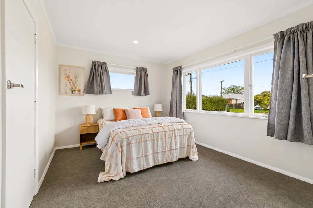 Photos of 72 Sutton Crescent