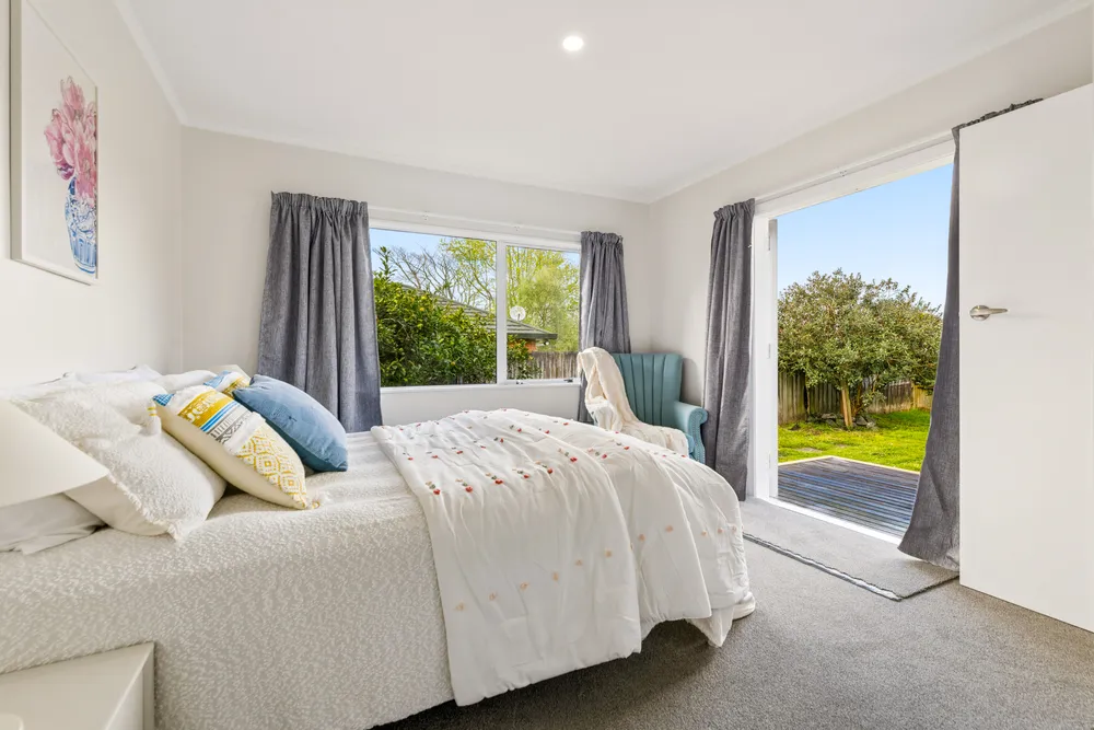 Photos of 72 Sutton Crescent