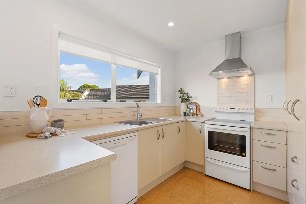 Photos of 9/12 Pukerangi Crescent