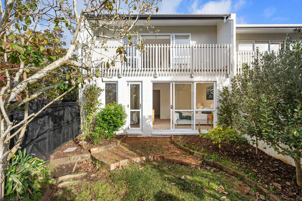 Photos of 9/12 Pukerangi Crescent
