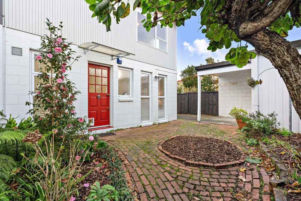 Photos of 9/12 Pukerangi Crescent