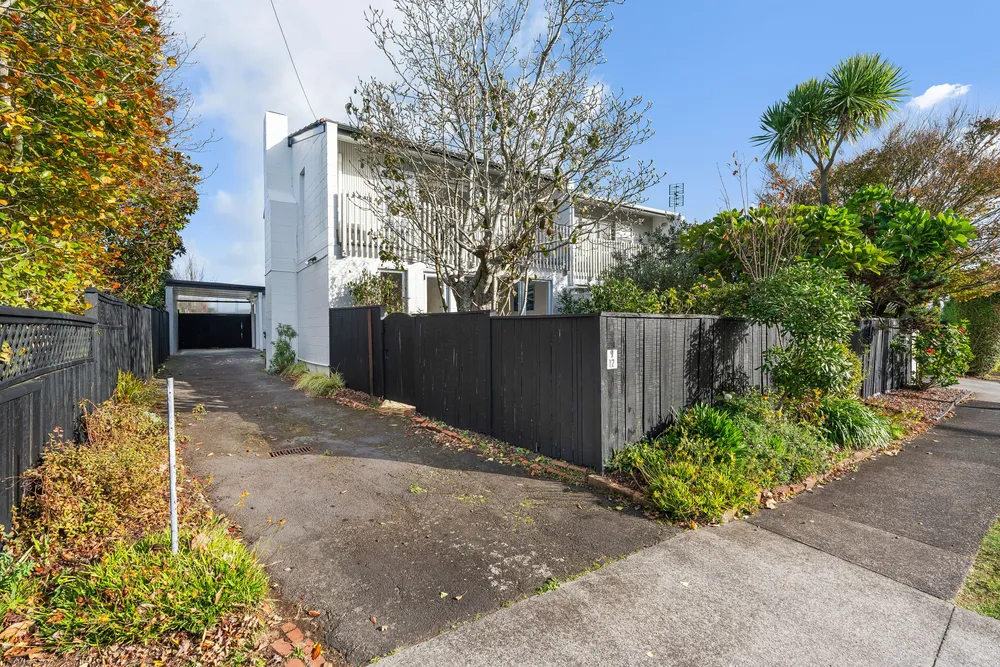 Photos of 9/12 Pukerangi Crescent