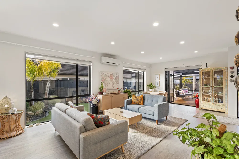 Photos of 196 Wainui Road