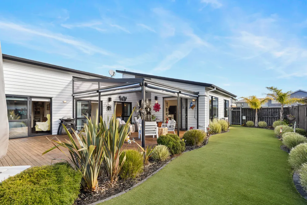 Photos of 196 Wainui Road