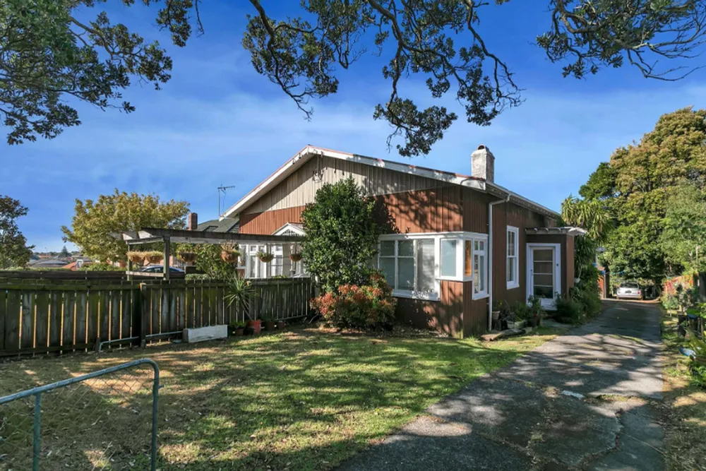 Photos of 327 Mt Albert Road