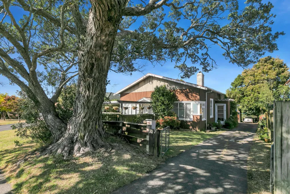 Photos of 327 Mt Albert Road