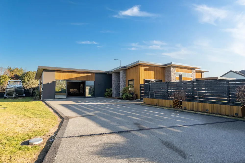 Photos of 473 Hills Road