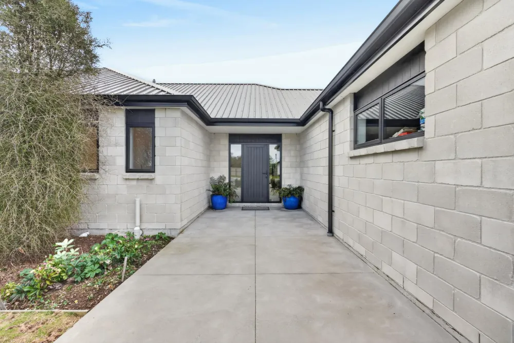 Photos of 62 Graeme Foote Street