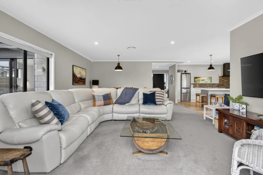 Photos of 62 Graeme Foote Street