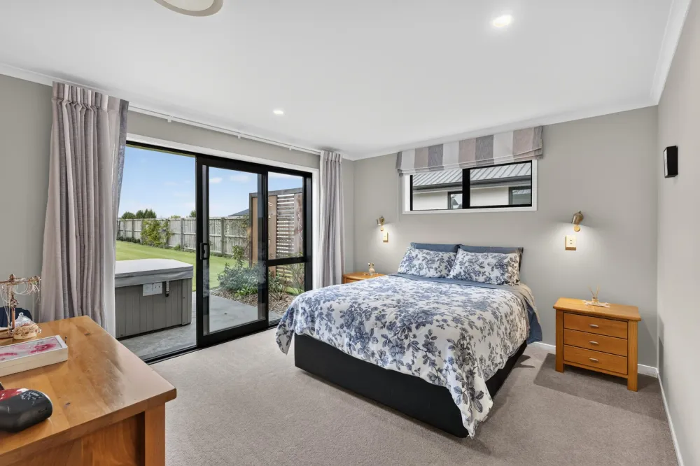Photos of 62 Graeme Foote Street