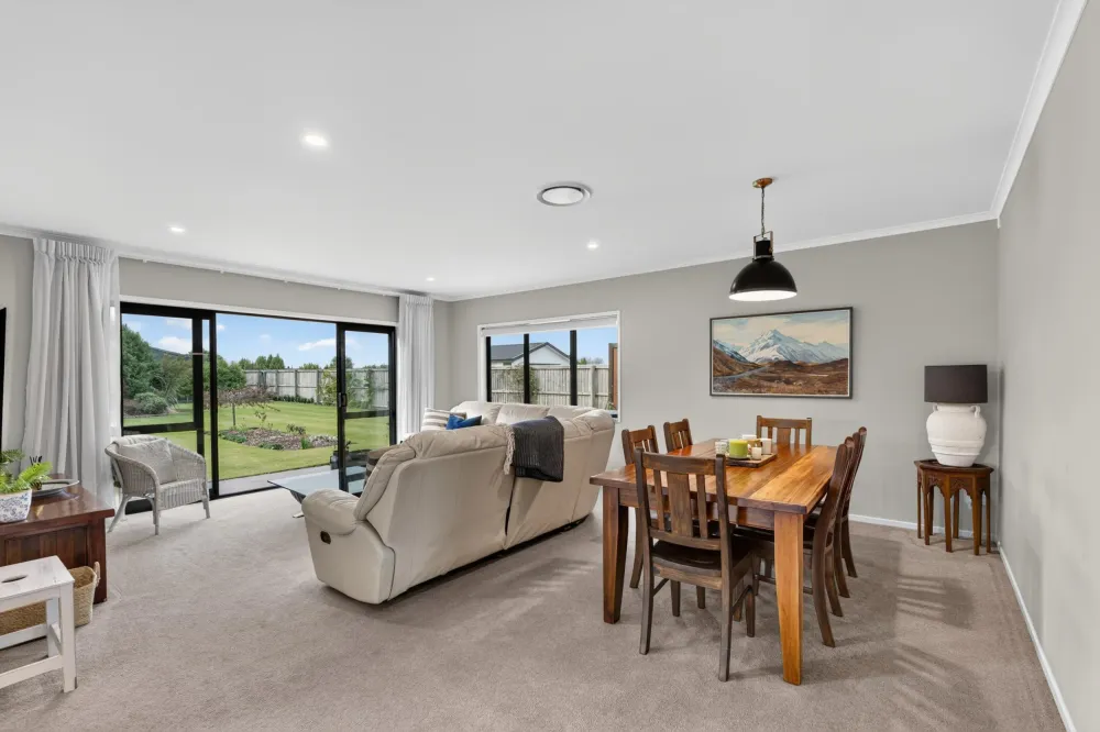 Photos of 62 Graeme Foote Street
