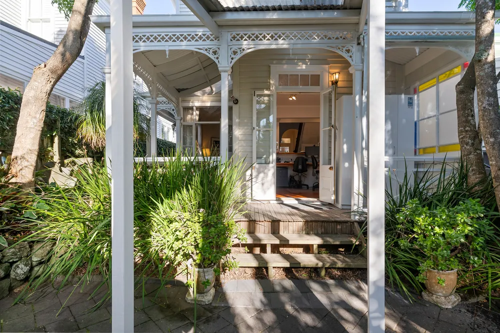 Photos of 25 Vermont Street