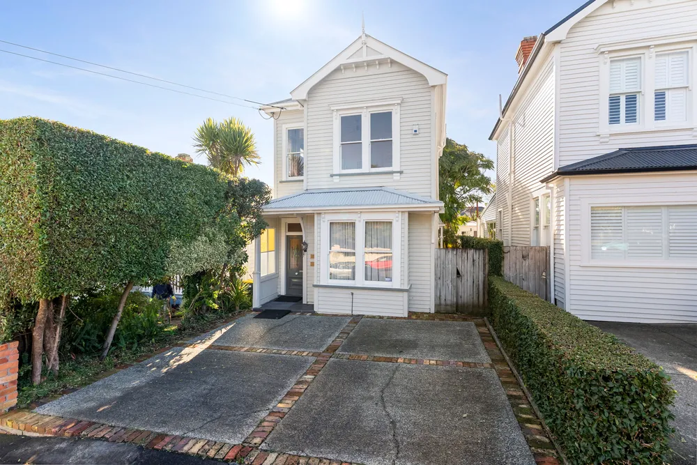 Photos of 25 Vermont Street