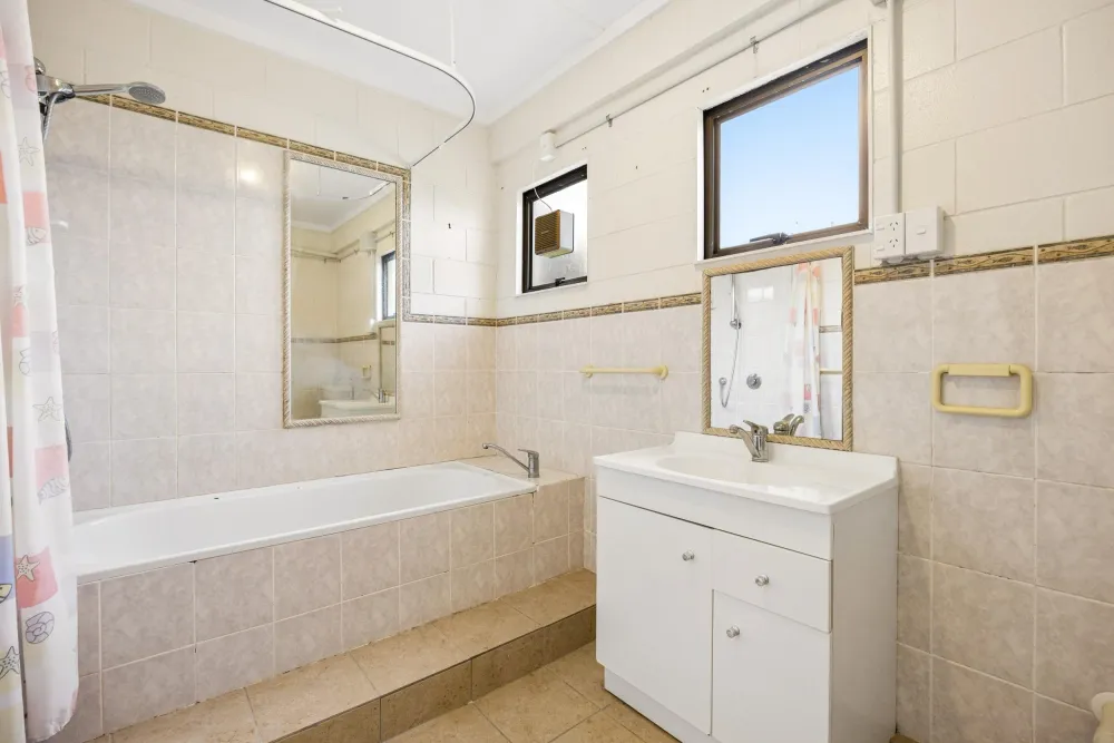 Photos of 25 Wellesley Road