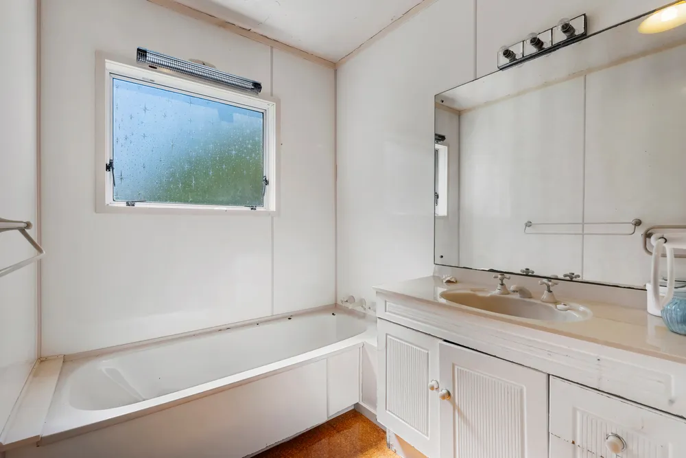 Photos of 585 East Coast Road