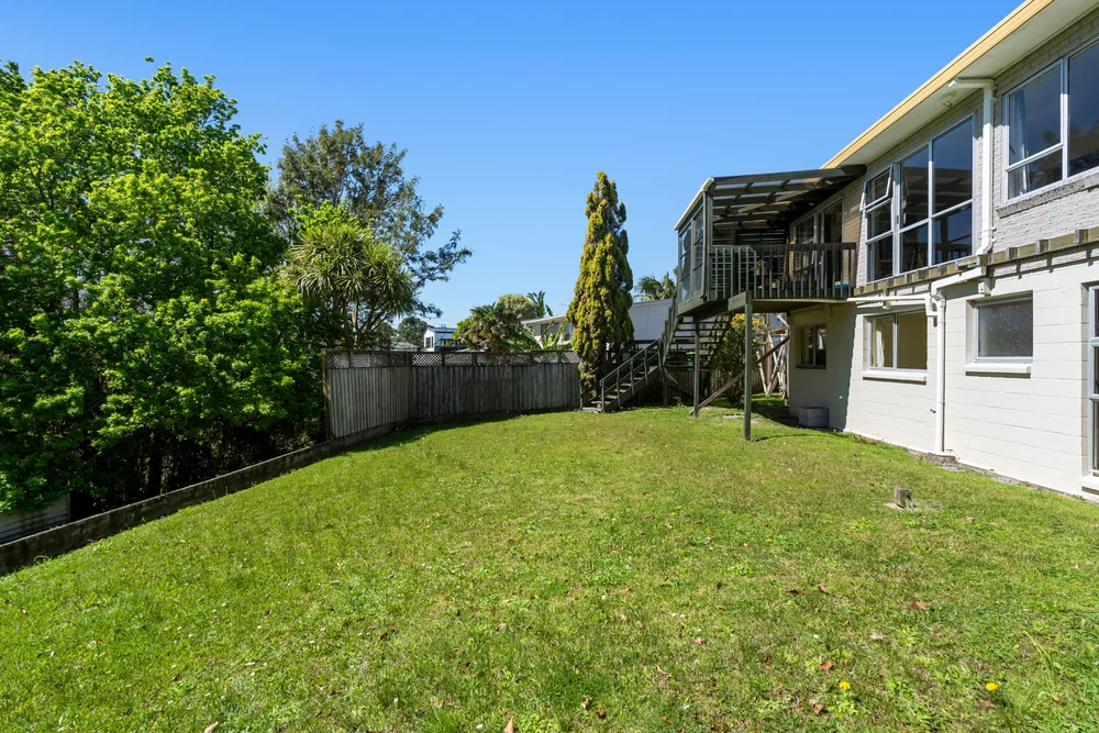 Photos of 585 East Coast Road