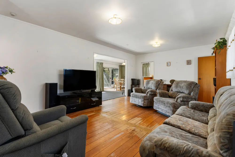 Photos of 585 East Coast Road