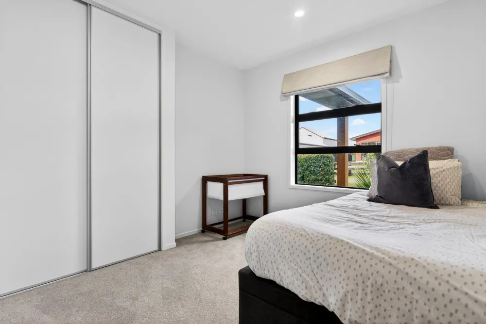 Photos of 122c Monument Road