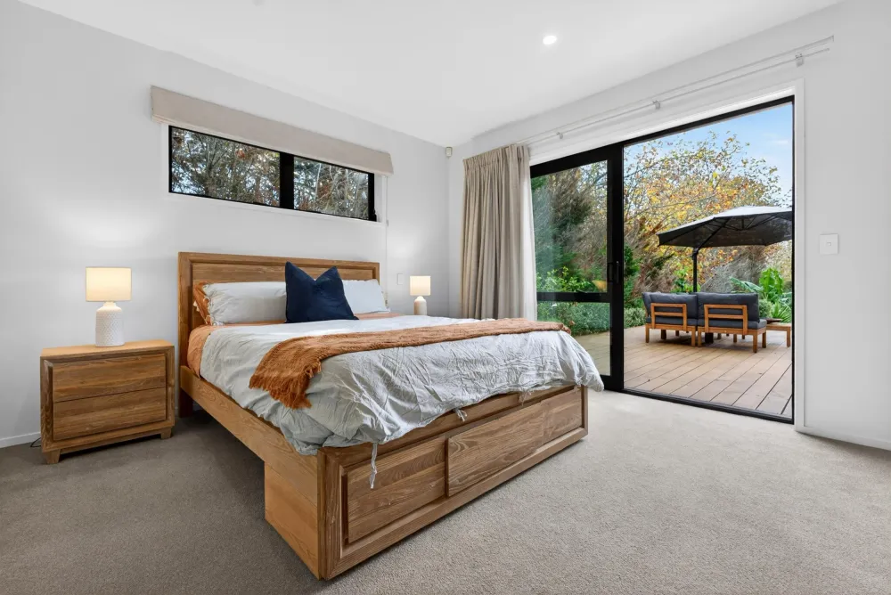 Photos of 122c Monument Road
