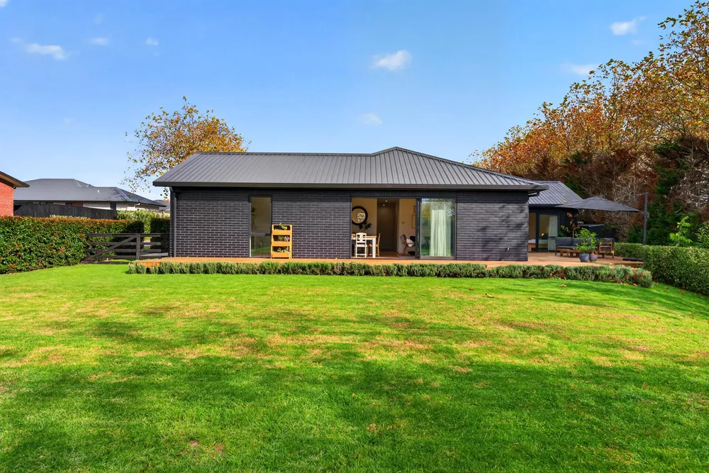 Photos of 122c Monument Road