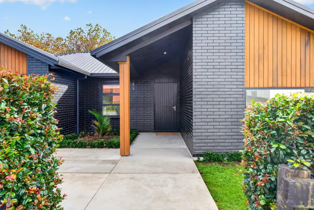 Photos of 122c Monument Road
