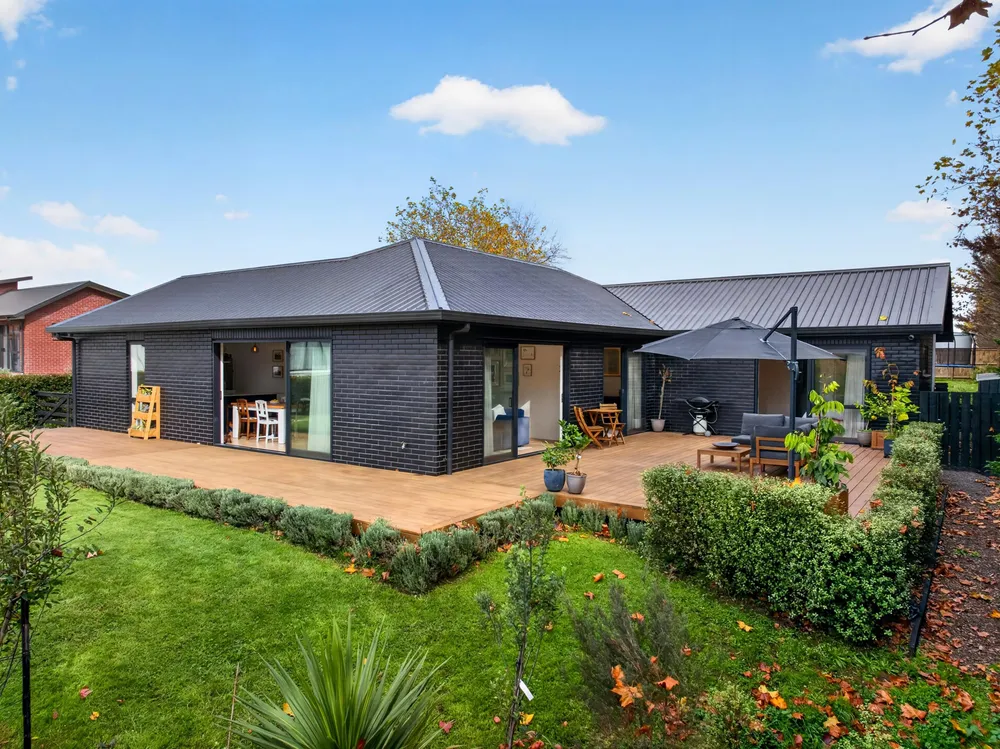 Photos of 122c Monument Road