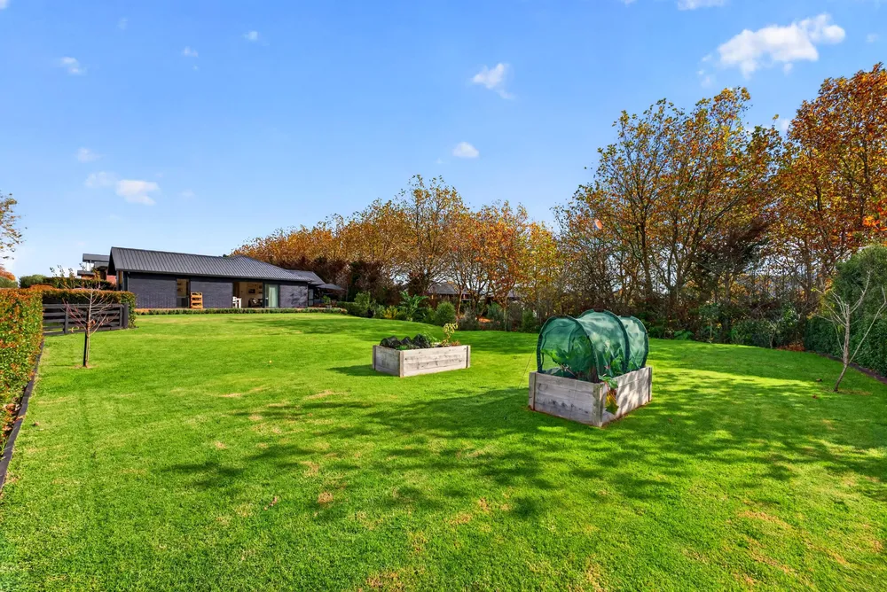 Photos of 122c Monument Road