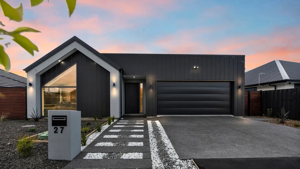 Photos of 27 Kirirua Avenue