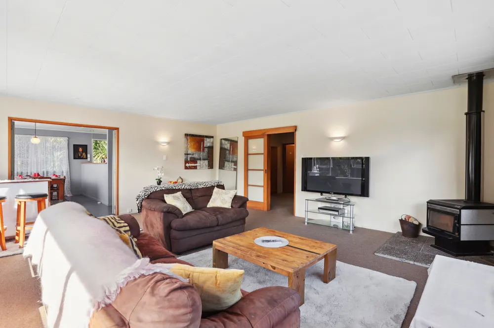 Photos of 1194 Huia Road