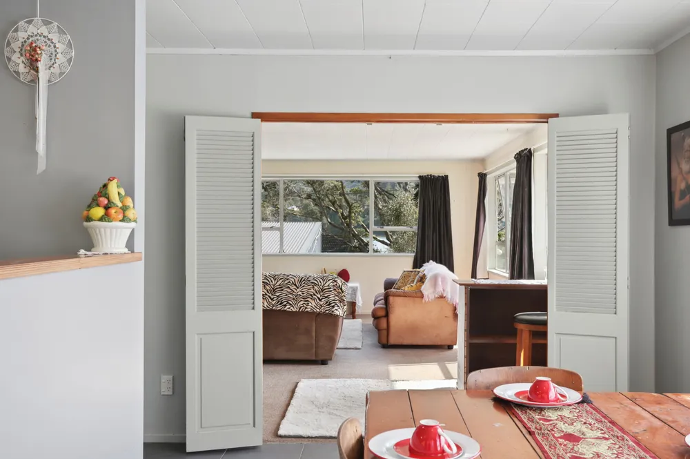 Photos of 1194 Huia Road