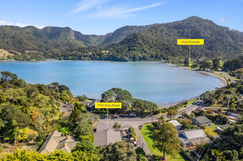 Photos of 1194 Huia Road